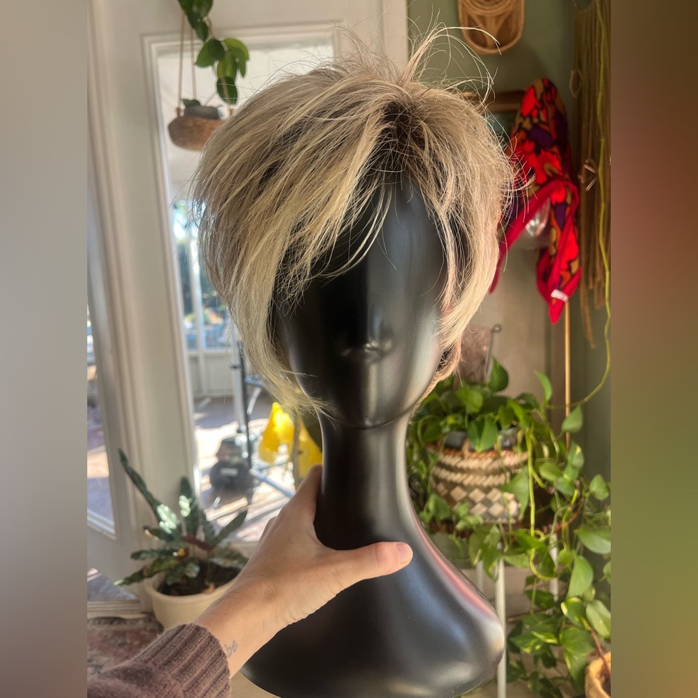 Ellen Willie RING champagne rooted Blonde Wig for Women